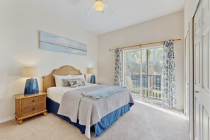 3 bedrooms, iron/ironing board, WiFi, bed sheets - Exclusive Poolside Condo, Sleeps 8 (Davenport)