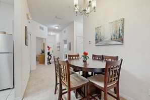 Dining - Exclusive Poolside Condo, Sleeps 8 (Davenport)