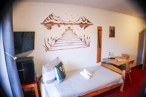 1 bedroom, WiFi, bed sheets - Mighty Mouse – Twin Room with Two Single Beds and Terrace for 2 Guests (Schluchsee)