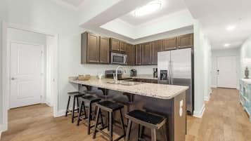 Condo, Multiple Beds (Alerio E104) | Private kitchen