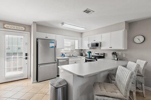 House, Multiple Beds (Summer Lake 6) | Private kitchen - Summer Lake 6 (Miramar Beach)