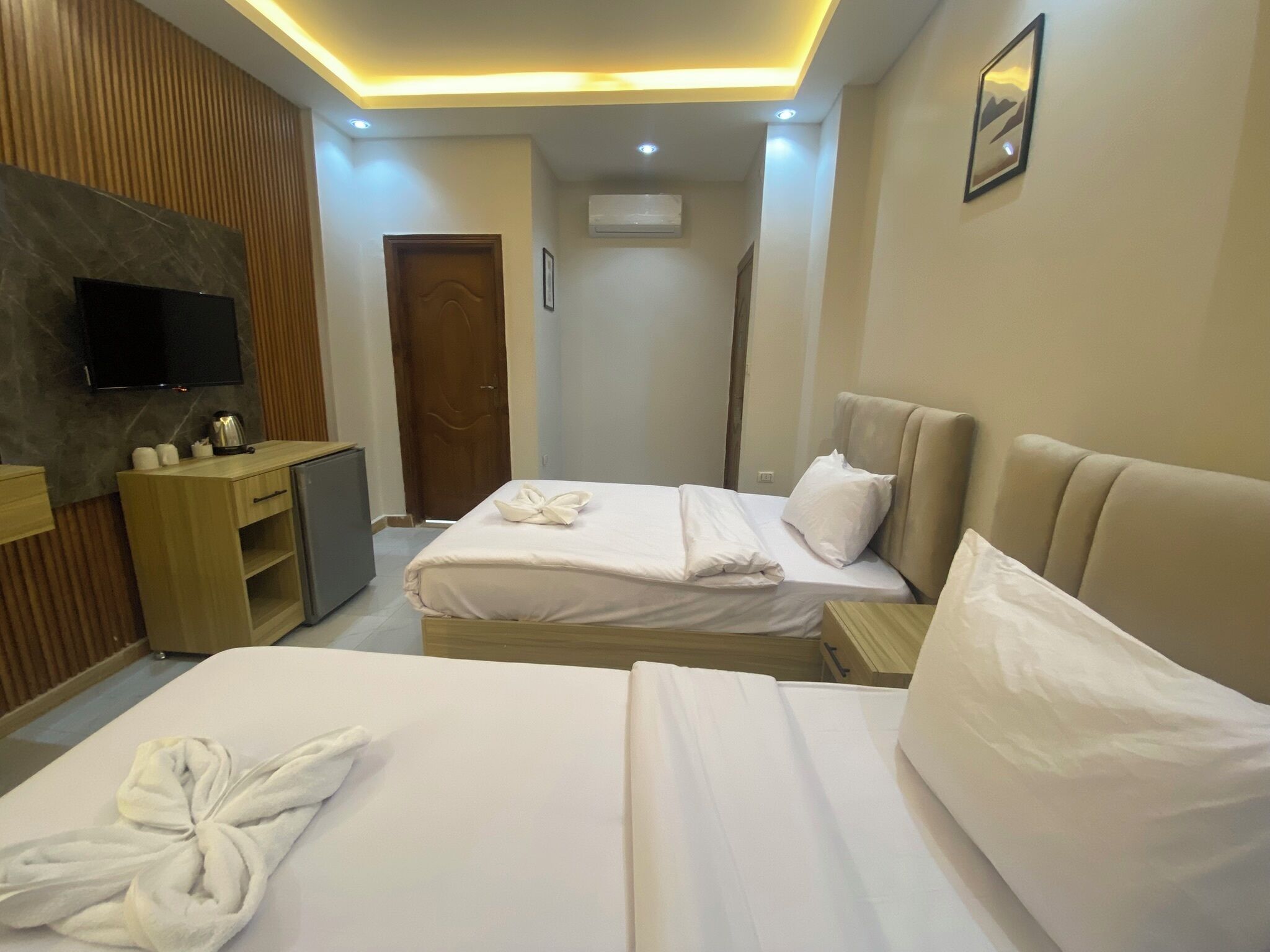 Luxury Triple Room | In-room safe, free WiFi
