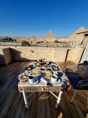 Outdoor dining - Rehana Pyramids Hotel (Giza Governorate)