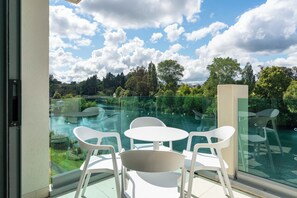 Outdoor dining - Riverlight Haven - Lake Taupo Holiday Home (Taupo)
