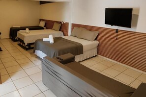 Apartemen Deluks, balkon, pemandangan kolam renang | Spa