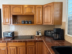Fridge, microwave, oven, stovetop - Casa Aurora - Family 3BR Near Ferry / AC, WiFi & Laundry (Vieques)