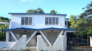 Exterior - Casa Aurora - Family 3BR Near Ferry / AC, WiFi & Laundry (Vieques)