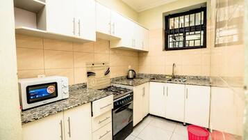 Mini-fridge, microwave, oven, stovetop