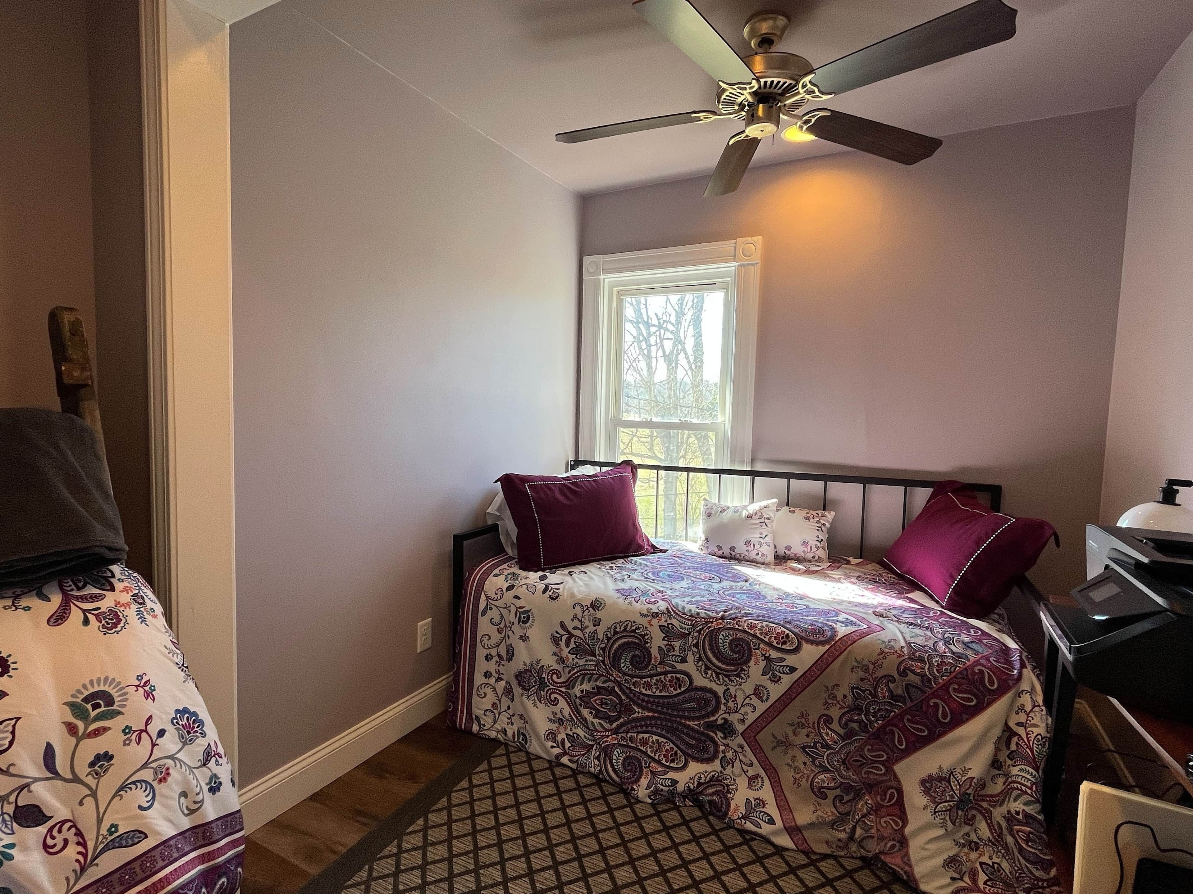 5 habitaciones, tabla de planchar con plancha, wifi y ropa de cama 