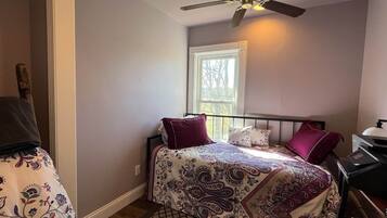 5 habitaciones, tabla de planchar con plancha, wifi y ropa de cama