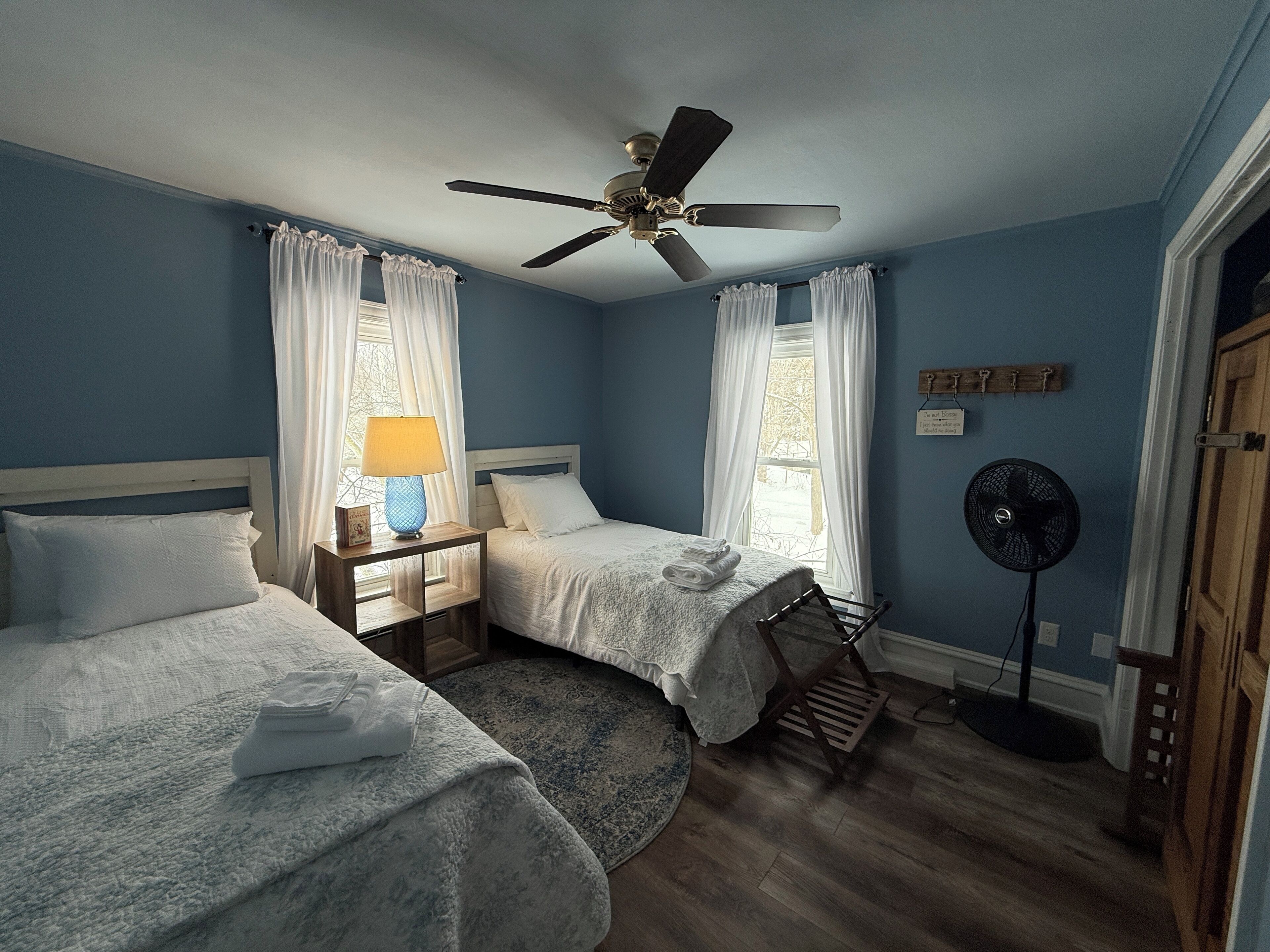 5 chambres, fer et planche à repasser, Wi-Fi, draps fournis