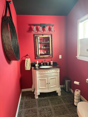 Shower, hair dryer, towels, soap - Large 5BR Home Near Lake & Ski Resorts & On Snowmobile Trail - Sleeps a Crowd (Bemus Point)