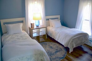 5 bedrooms, iron/ironing board, WiFi, bed sheets