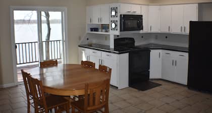 Beautiful 3-bedroom house on Maple Lake between Osakis and Long Praire.