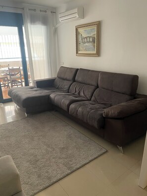Living area - Albatross. Apartment with communal pool 600 meters from the sea (Roquetas de Mar)