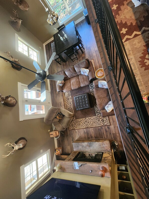 TV, fireplace - Quaint 2-bedroom house with balcony that serves as another bedroon. (Dadeville)