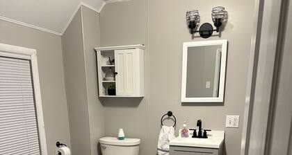 NEW!! Comfortable 2-bedroom apartment in Ishpeming - close to downtown amenities