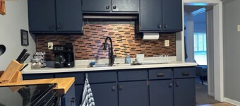NEW!! Comfortable 2-bedroom apartment in Ishpeming - close to downtown amenities