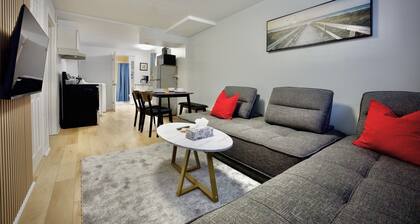 Modern, cozy, 5 min walk to Metro, Place Bell, Free Parking