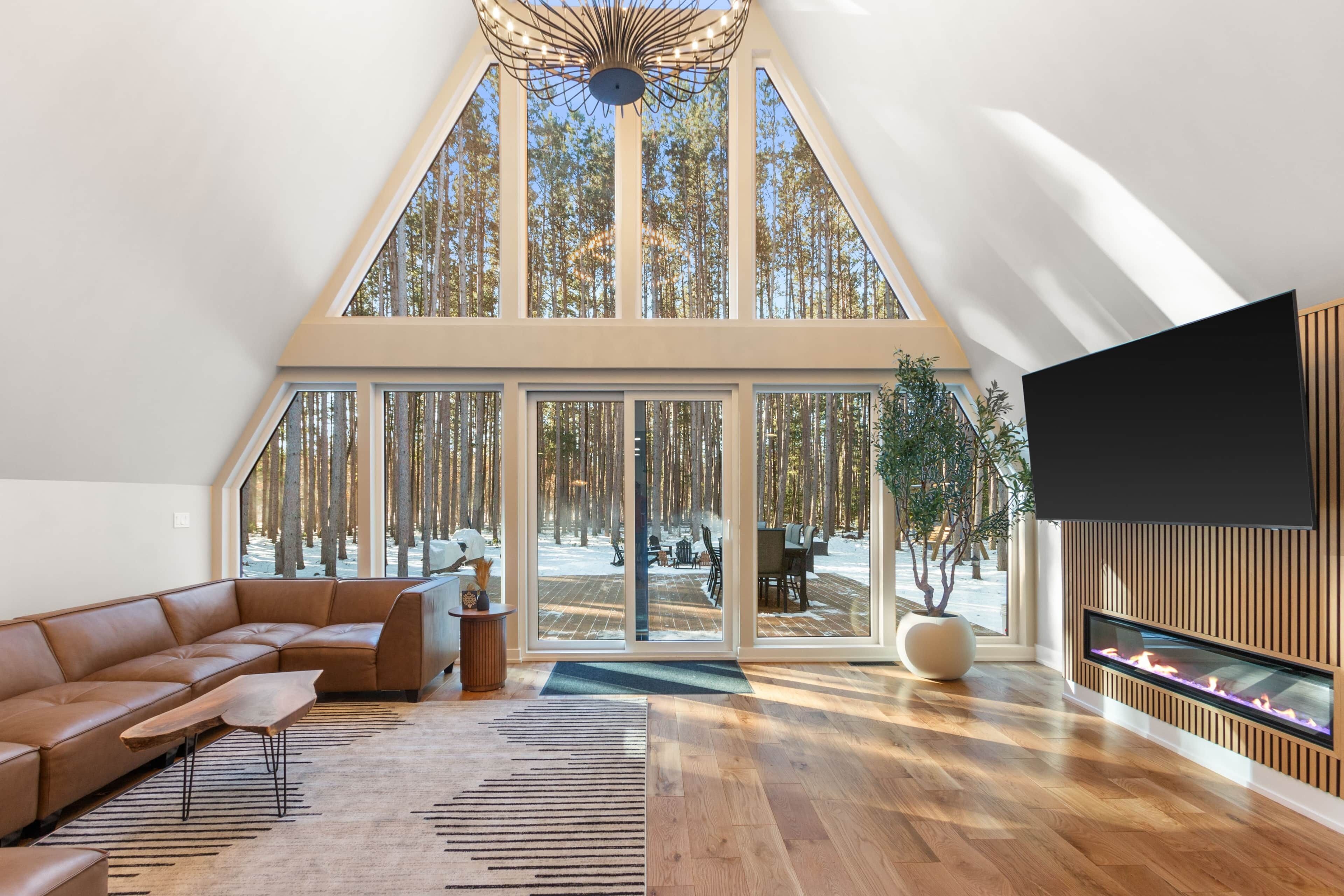 Smart TV, fireplace