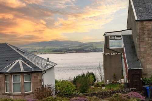 Waterlillie - 15 mins from Glasgow Airport.