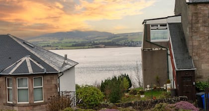 Waterlillie - 15 mins from Glasgow Airport.