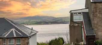 Waterlillie - 15 mins from Glasgow Airport.