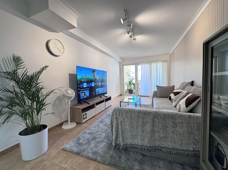 Smart TV, books. Modern Sesimbra Oasis: 10min Walk to Beach, Garden BBQ & Free Parking Apartment