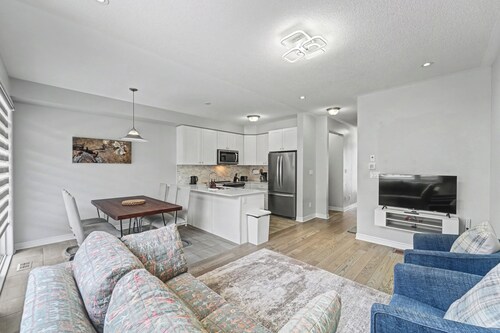 Maple Nest - 4 Beds, 3.5 Baths, 2 Park, Backyard
