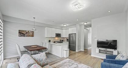 Maple Nest - 4 Beds, 3.5 Baths, 2 Park, Backyard