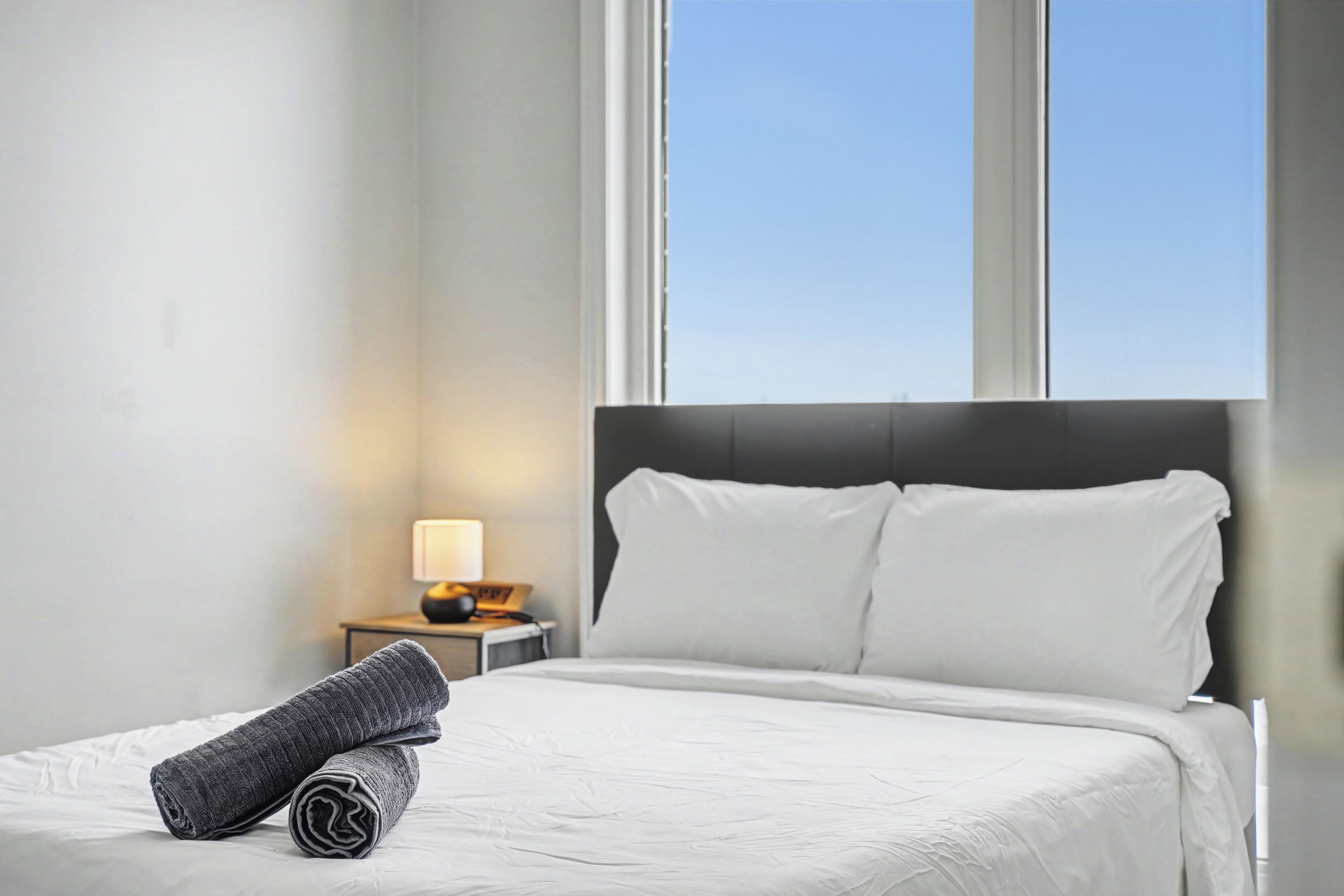 4 habitaciones, escritorio, tabla de planchar con plancha y wifi gratis 