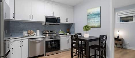 Refrigerador, microondas, horno y lavavajillas