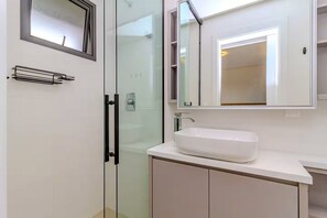 Comfort Apartment, City View | Bathroom - Vista Panorâmica- 2 Suítes- Praia Brava (Itajaí)