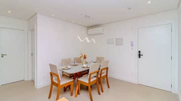 Leilighet – comfort, byutsikt | Spiseområde