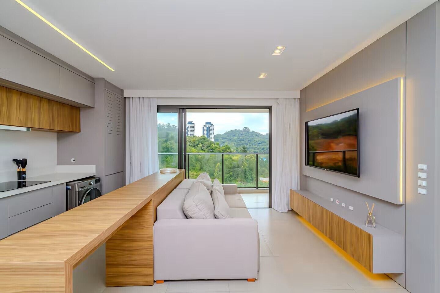 Comfort Apartment, City View | Interior