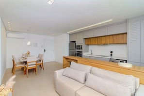 Comfort Apartment, City View | Living area
