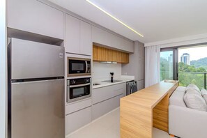 Comfort-Apartment, Stadtblick | Eigene Küche