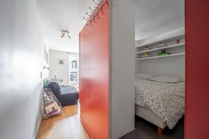 2 bedrooms, iron/ironing board, Internet, bed sheets - Cosy and Comfortable Apartment in Paris Center (Paris)