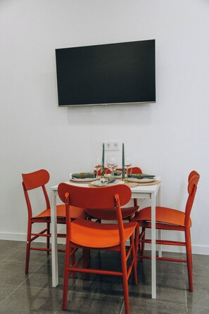 Dining - Sunny Apartment near Turia Park, Valencia (València)