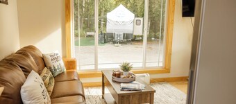 Terrific 2-bedroom Cabin on Kenai River in the pleasant town of Soldotna