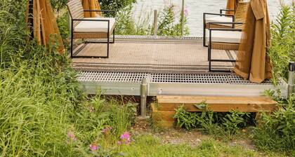 Terrific 2-bedroom Cabin on Kenai River in the pleasant town of Soldotna