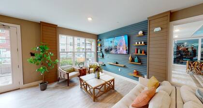 Landing Apartments near Sand Lake - Universal