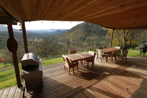 Private Ranch on 20 Acres with Stunning 360 Degree Views in Jacksonville