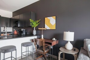 Apartment (1 Bedroom) | In-room business center