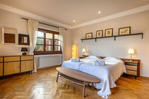 5 bedrooms, desk, iron/ironing board, travel crib - Villa Nobleza, private oasis with pool and gym just steps from downtown! (Selva)