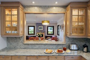 Dining - Villa Nobleza, private oasis with pool and gym just steps from downtown! (Selva)
