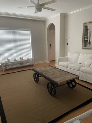 Living area - Spacious 4-bedroom house in serene Tybee Islandw AC steps  to beach sunset views (Tybee Island)