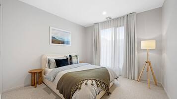 4 bedrooms, free WiFi, bed sheets