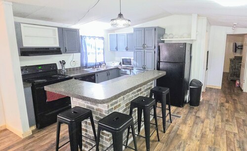Cozy 3-bedroom mobile home in delightful Hanceville
