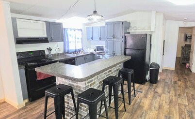 Cozy 3-bedroom mobile home in delightful Hanceville